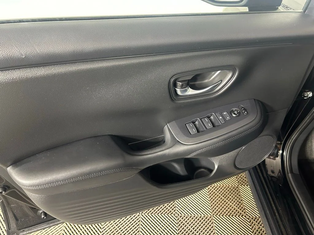 Used 2025  Honda LX image 11