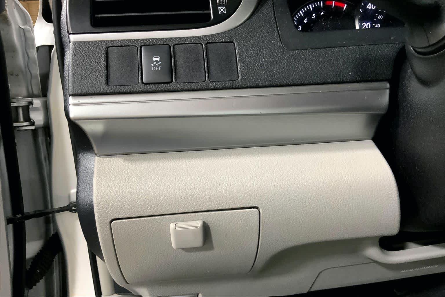 Used 2014 Classic Silver Metallic Toyota LE image 35