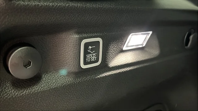 New 2026 Baltic Gray Metallic Clear-Coat Exterior Paint Jeep Limited image 30