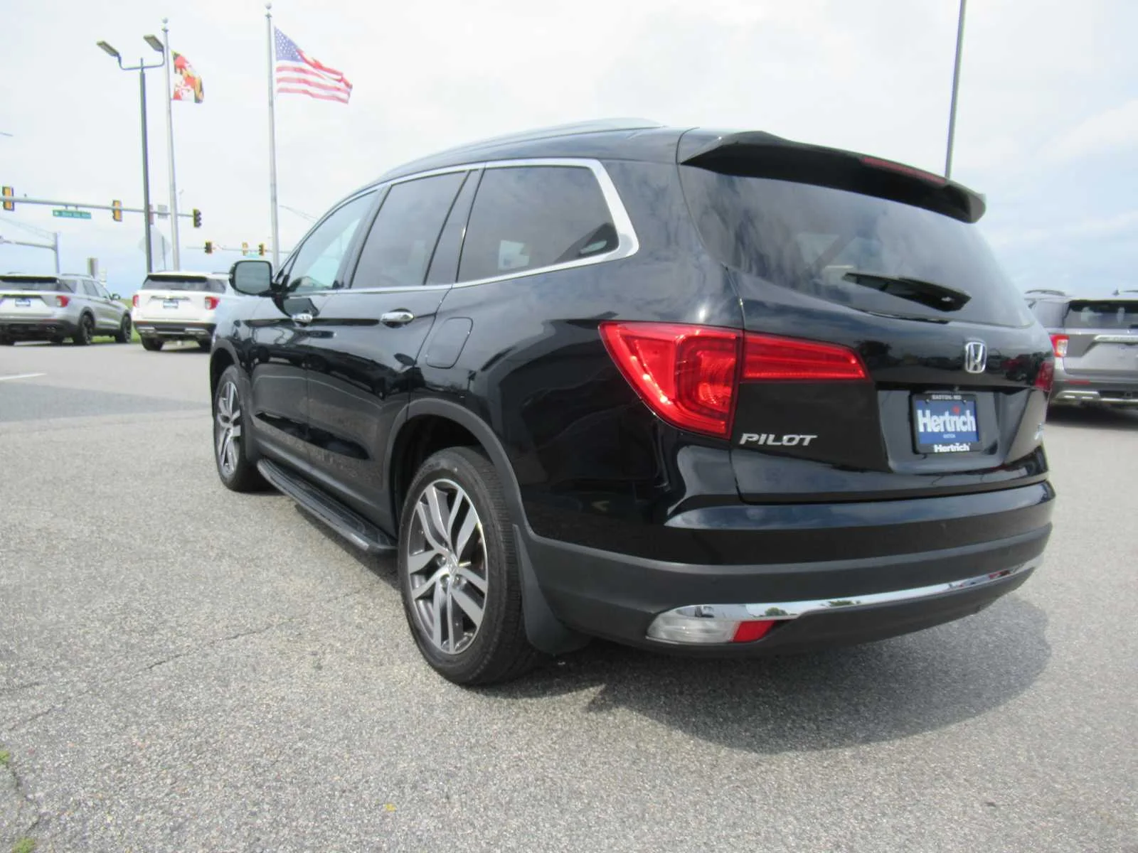 Used 2016 Black Forest Pearl Honda Touring image 7