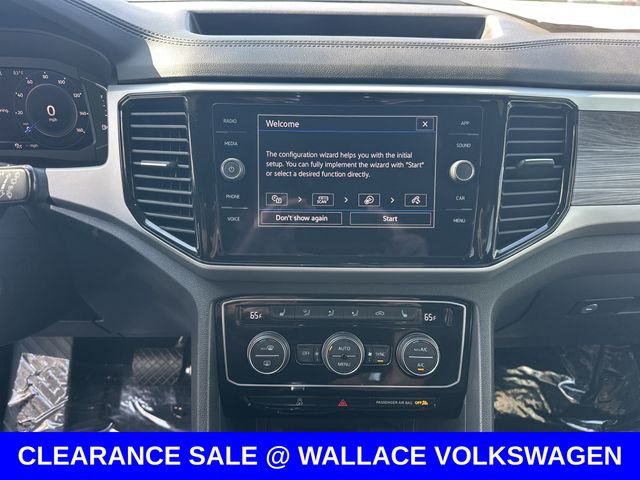 Used 2022 Silver Volkswagen 3.6L V6 SE w/Technology image 21