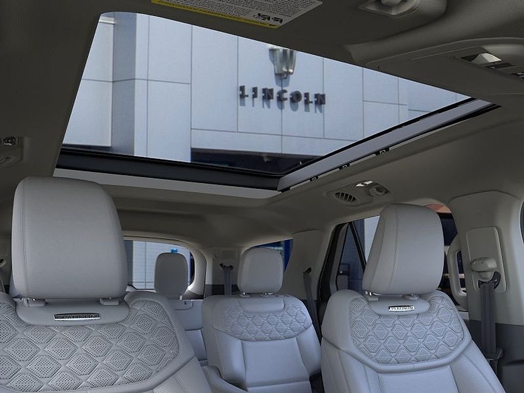 New 2026 Star White Metallic Tri-Coat Ford Platinum™ image 22