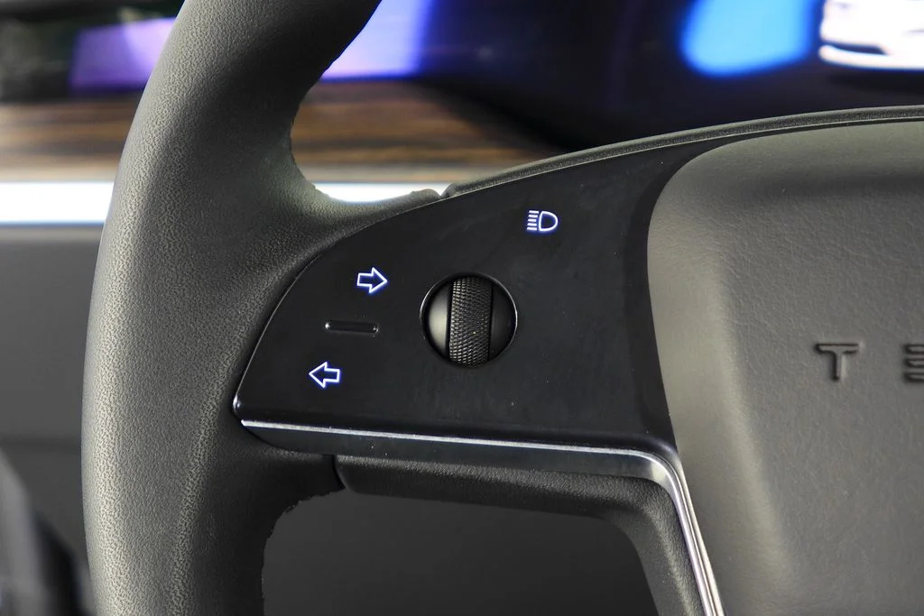 Used 2024  Tesla Base image 30