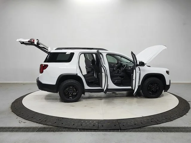 Used 2023 White GMC AT4 image 17