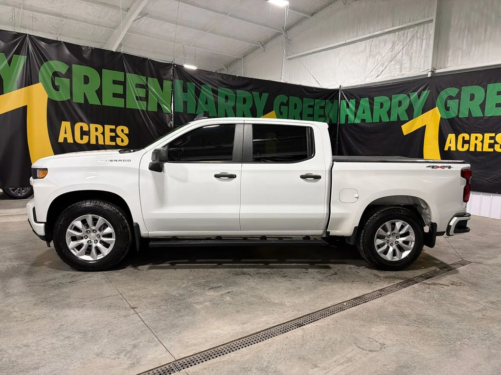Used 2021 Summit White Chevrolet Custom image 3