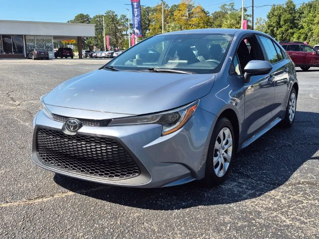 Used 2022  Toyota LE image 6