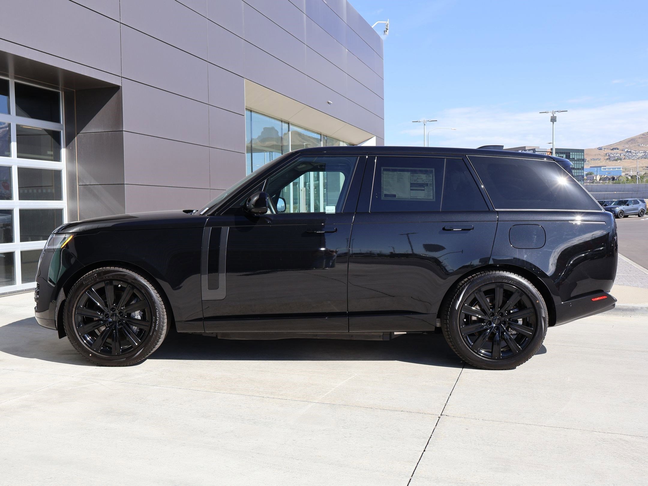 2026 Land Rover Range Rover SE - Photo 9