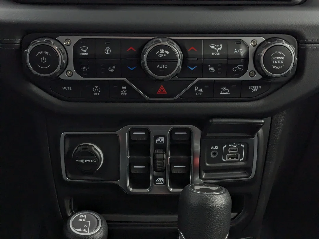 New 2025 Blue Jeep Sahara - - 4x4 - Adaptive Cruise - 12.3inch display - Blind Spot Mon & More! image 20