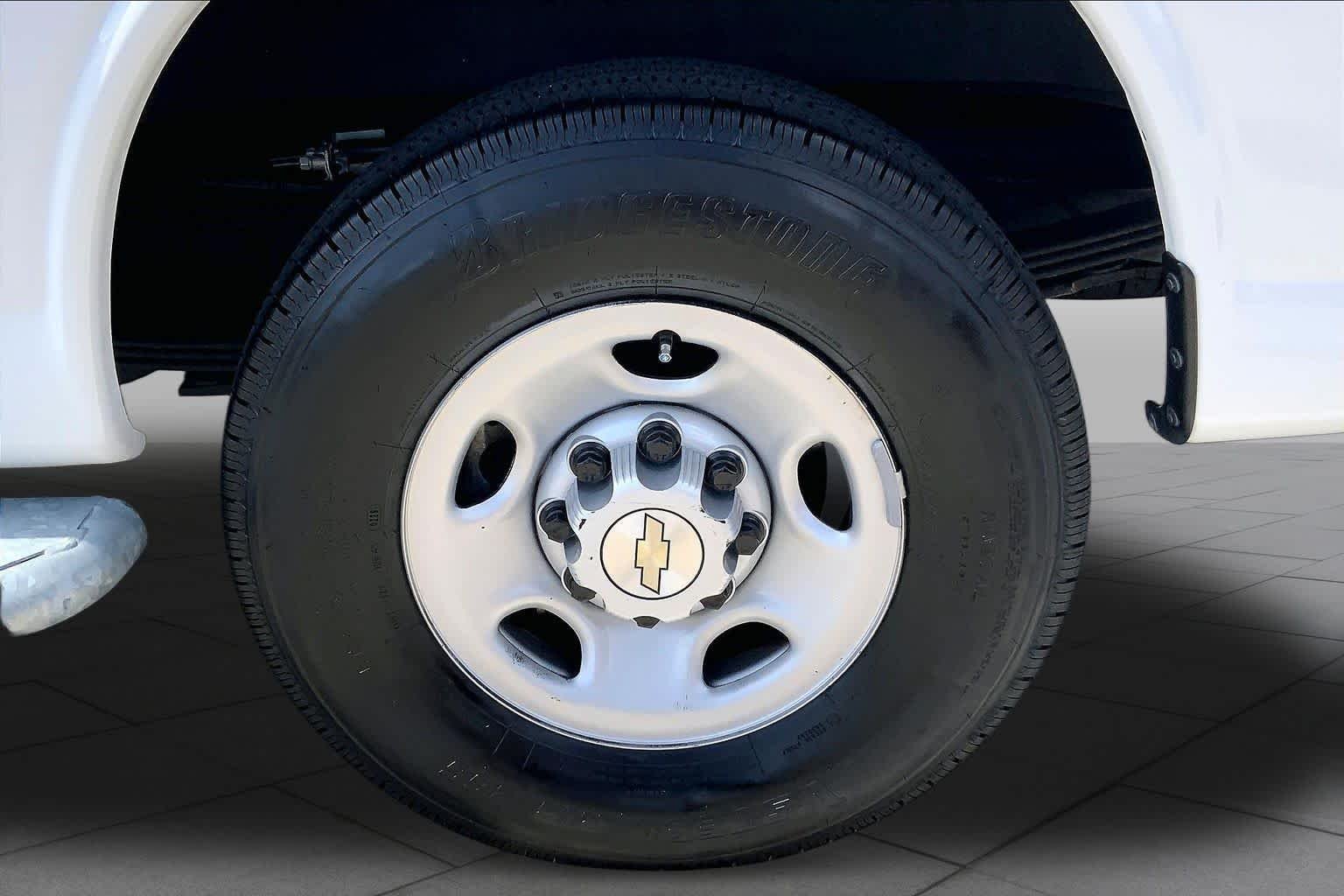 Certified Used 2024 Summit White Chevrolet WT image 9