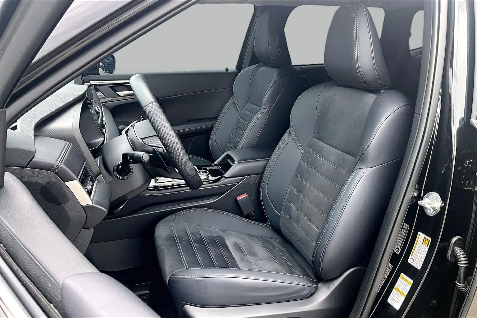 Used 2026 Black Diamond Mitsubishi SE image 8