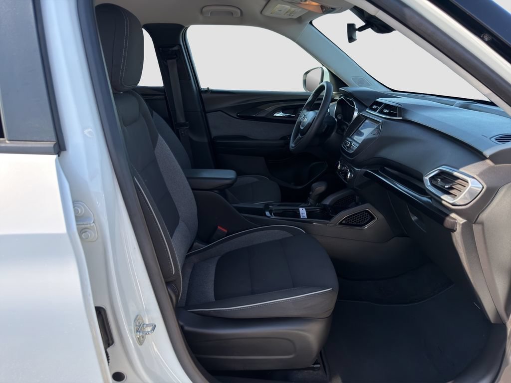 Used 2023 SUMMIT WHITE Chevrolet LT image 18