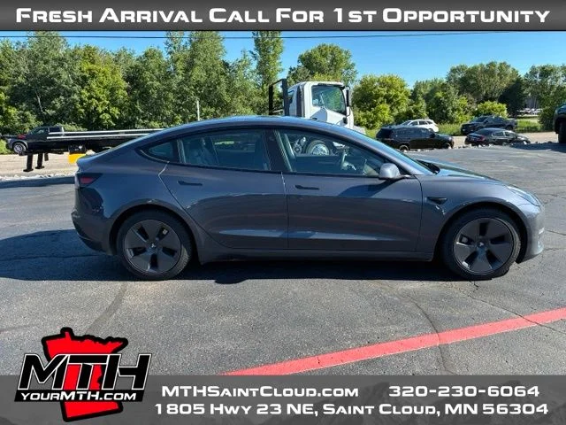 Used 2022  Tesla Long Range image 1