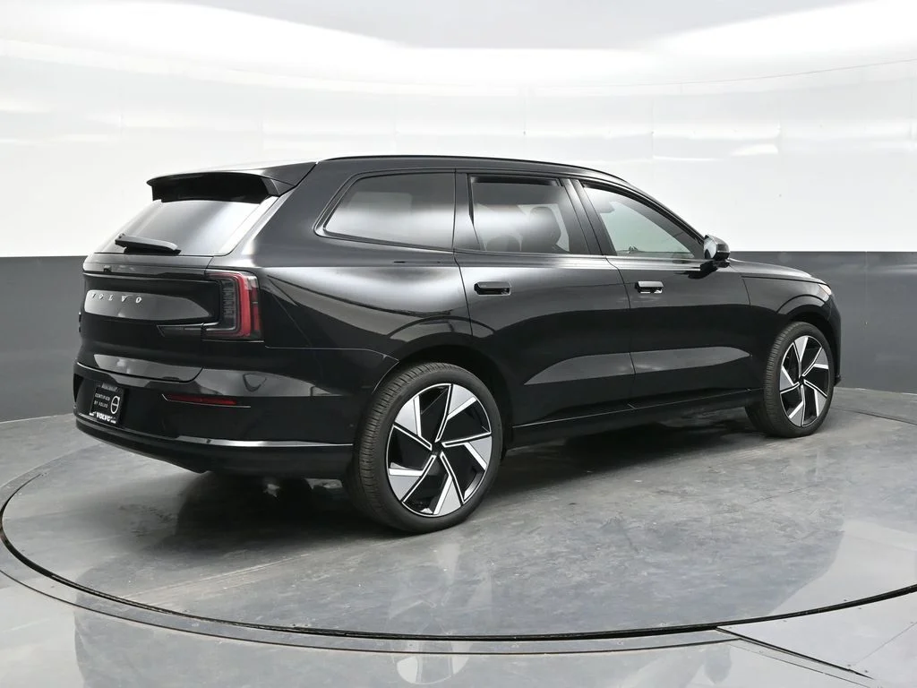 2025 Volvo EX90 Ultra - Photo 7