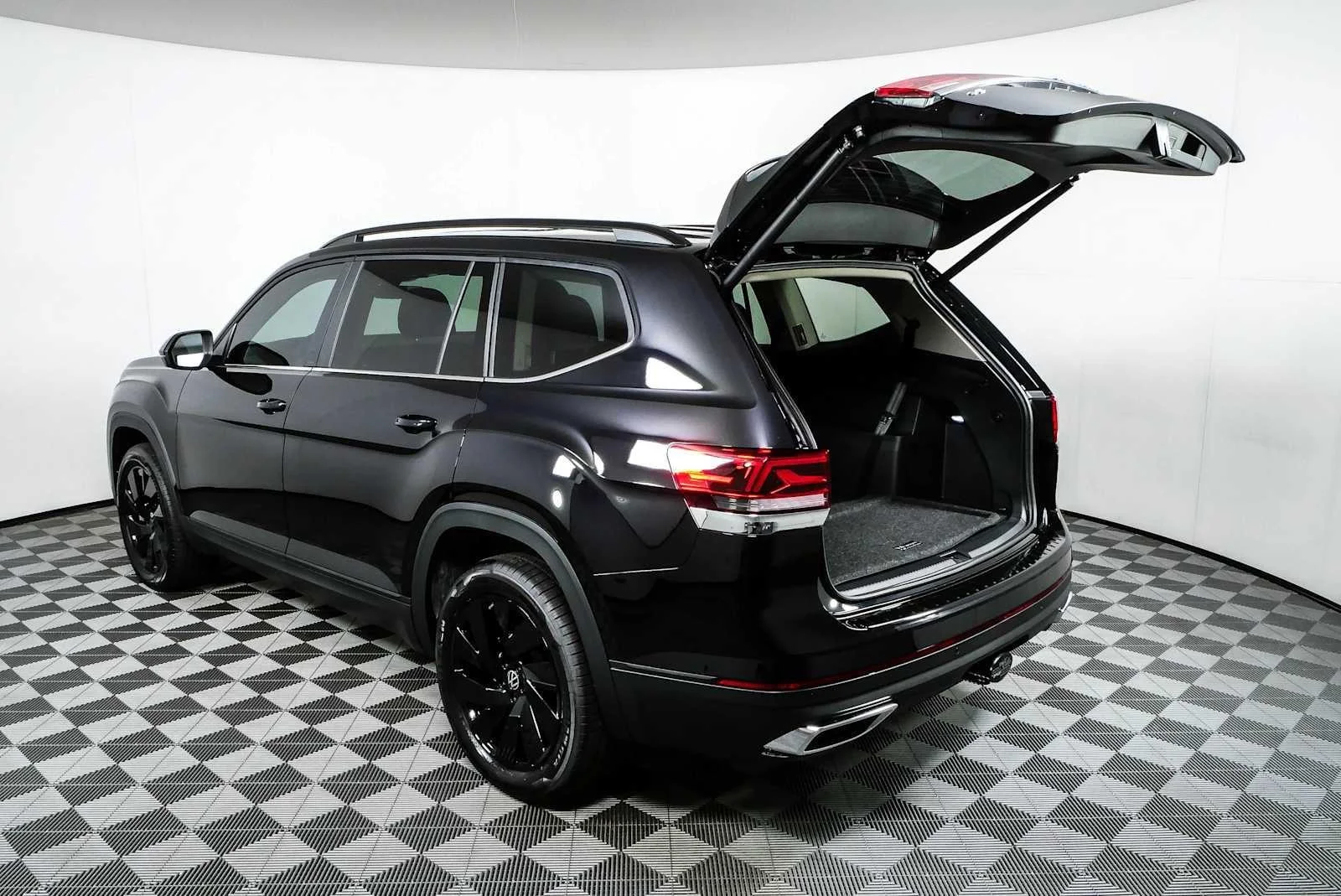 New 2026 Deep Black Pearl Volkswagen 2.0T SE w/Technology image 34