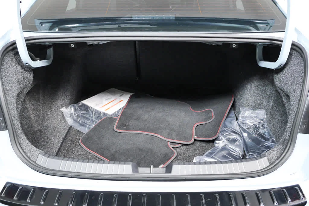 New 2026 Monument Gray w/Deep Black Roof Volkswagen Autobahn image 25