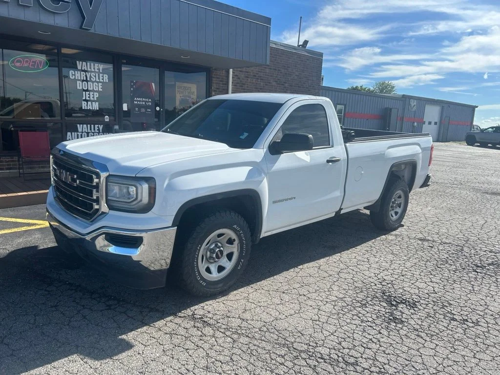 Used 2018  GMC Base image 26