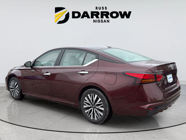 Used 2025 Red Nissan 2.5 SV image 3