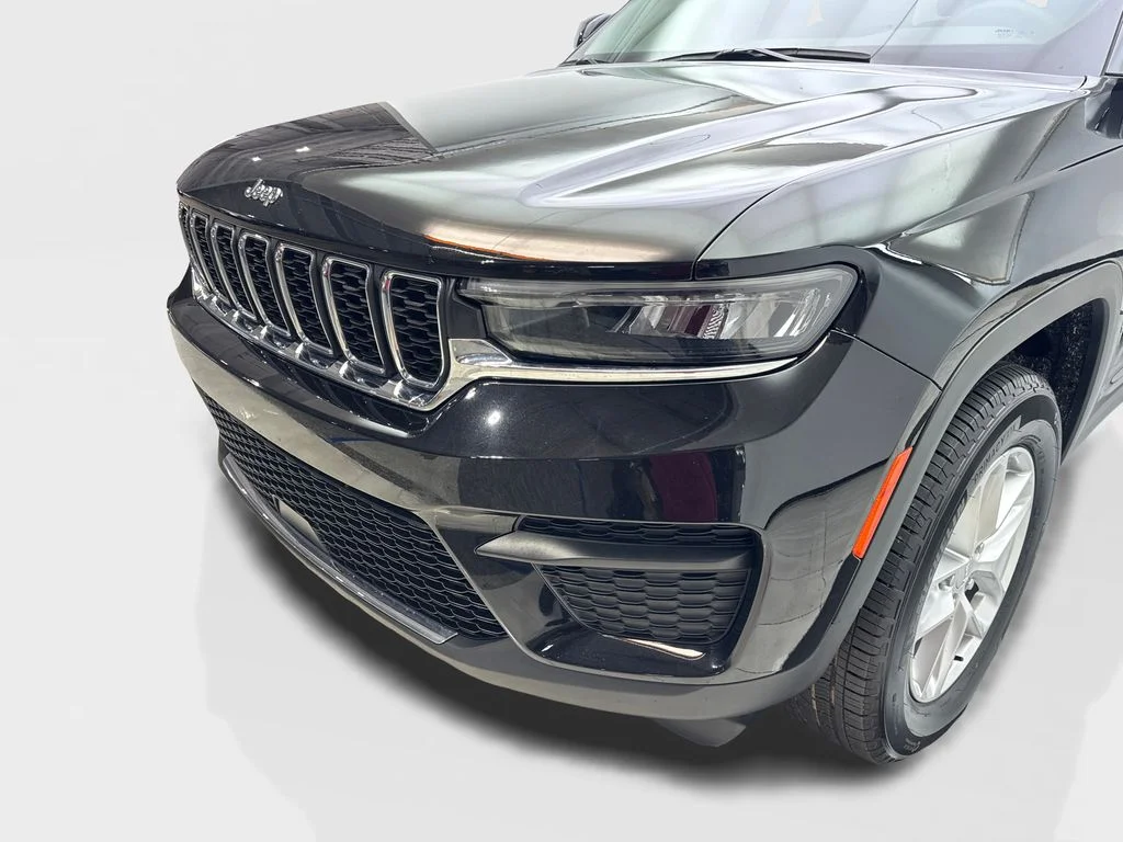 Used 2024 Black Jeep Laredo image 16
