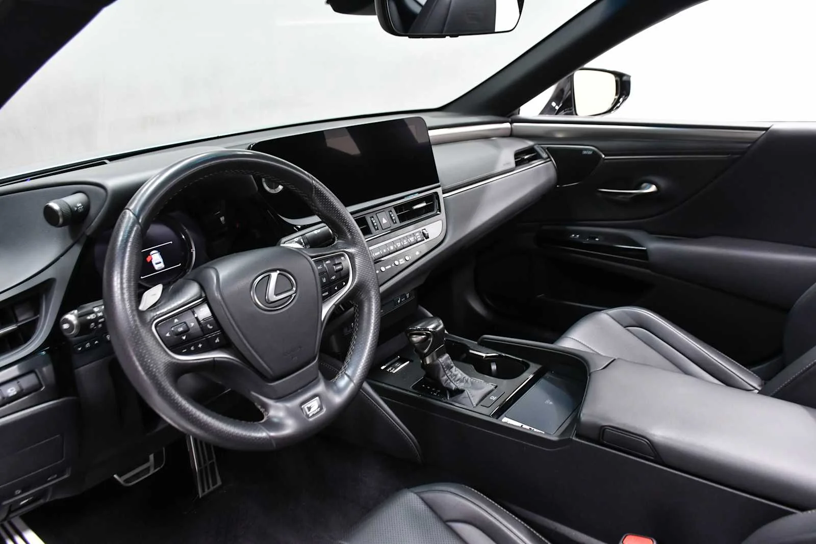 Used 2023 Iridium Lexus F SPORT Handling image 14