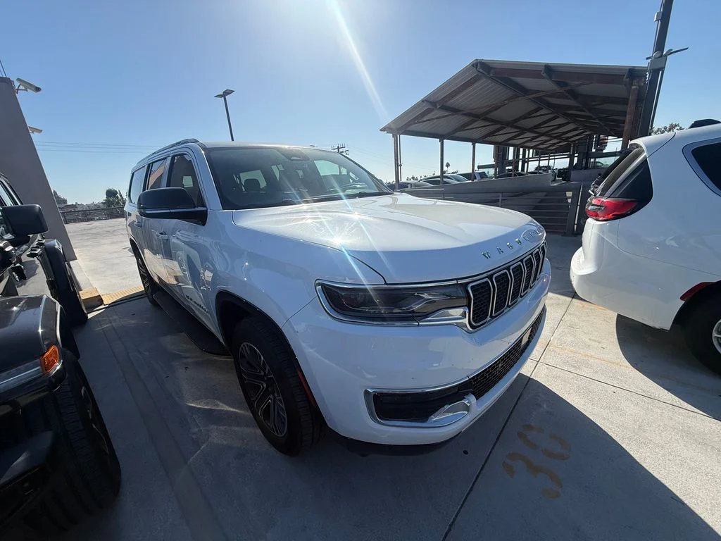 Used 2024 White Jeep Series II image 3