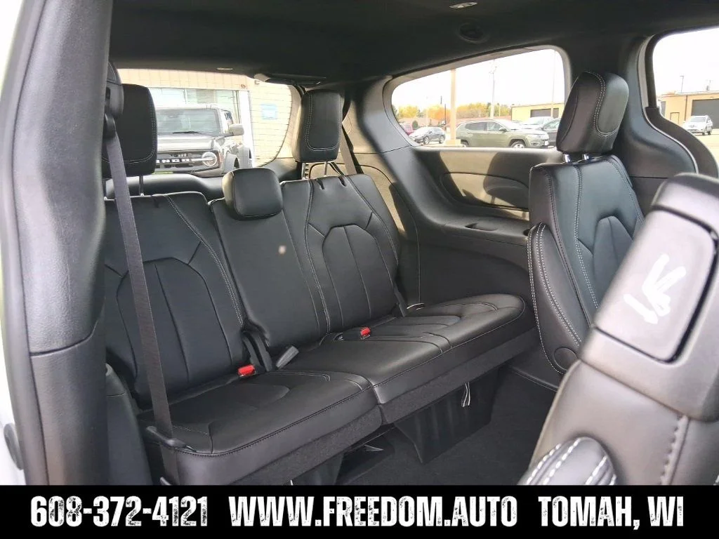 2026 Chrysler Pacifica Select - Photo 28