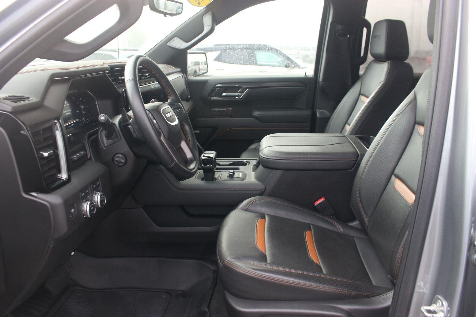 Used 2025 Sterling Metallic GMC AT4 image 18