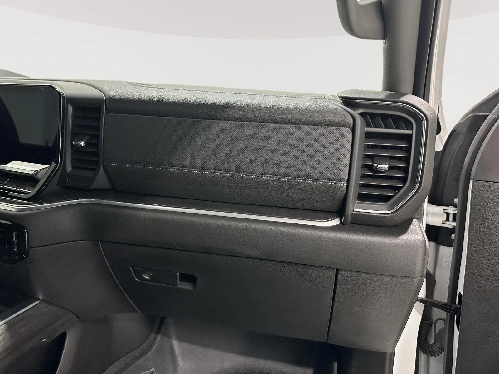 Used 2025 Summit White Chevrolet LTZ image 28