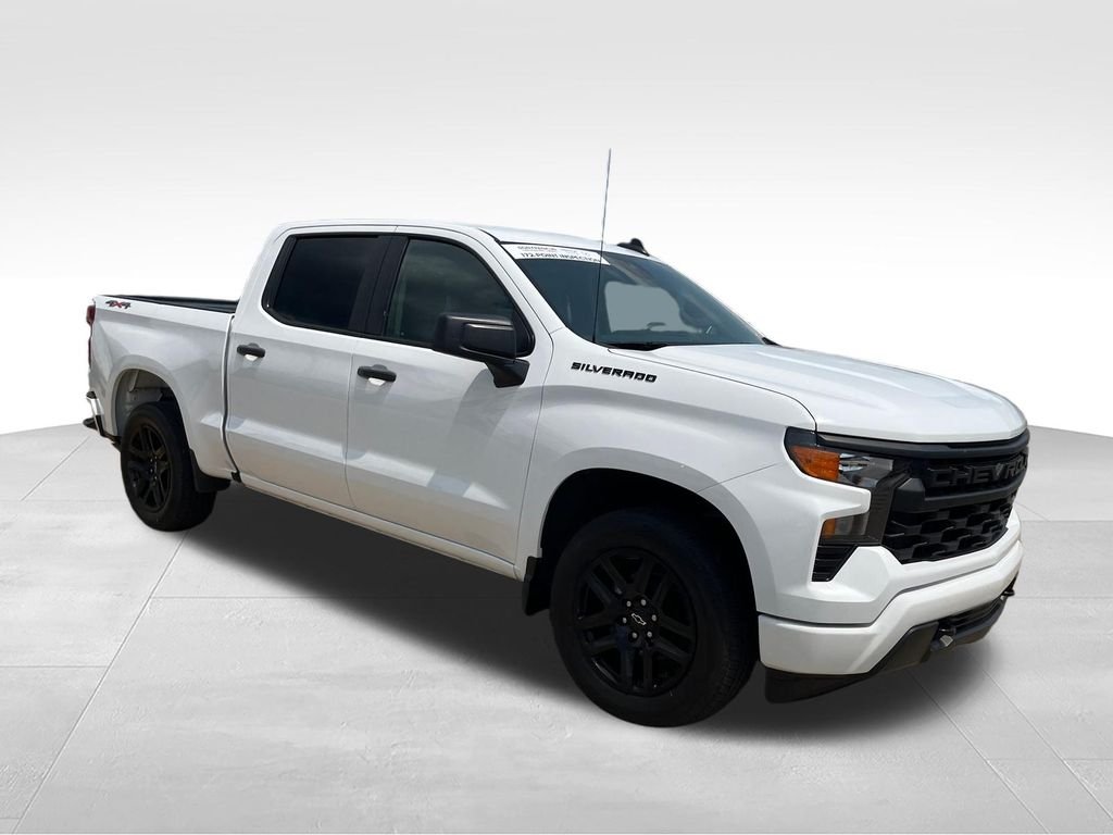 Used 2023 White Chevrolet Custom image 7