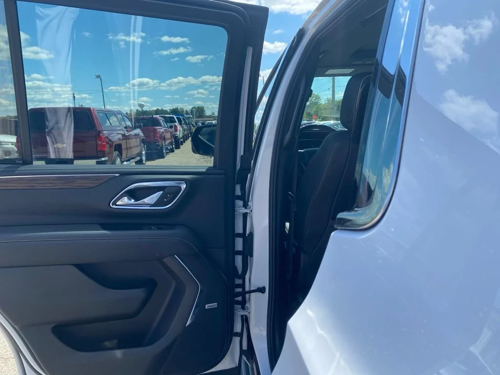Used 2023 SUMMIT WHITE Chevrolet Premier image 31