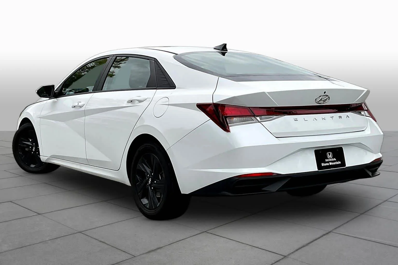 Used 2021 Quartz White Hyundai SEL image 11
