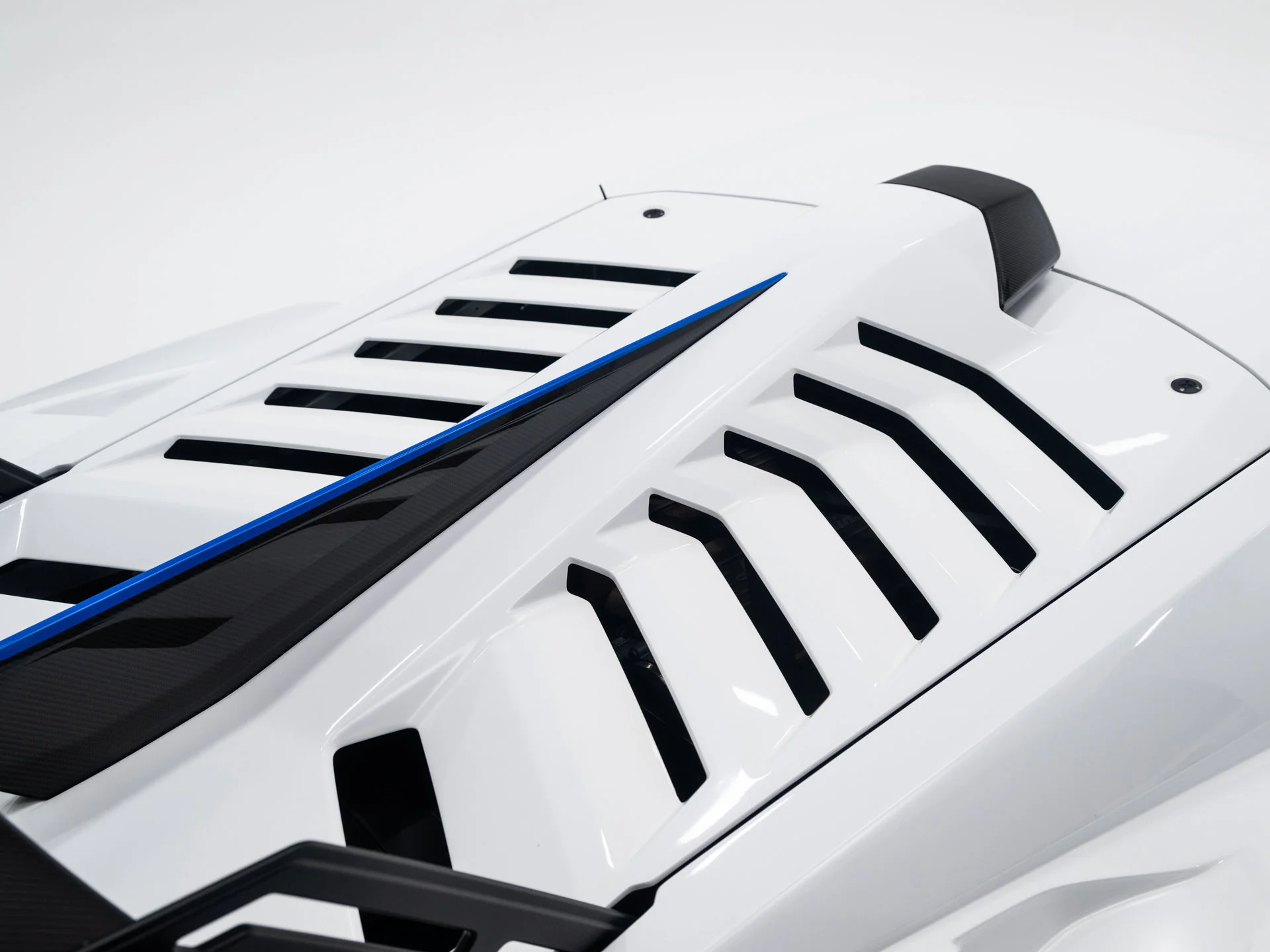 Used 2021 Bianco Asopo Metallic Lamborghini  image 21