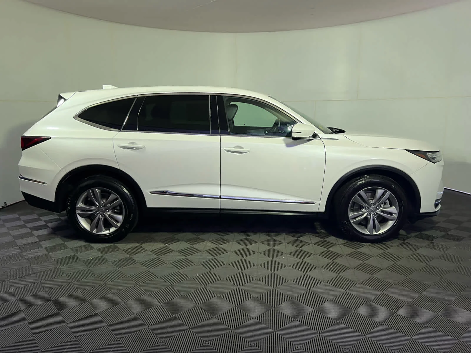 Certified Used 2025 Platinum White Pearl Acura  image 8