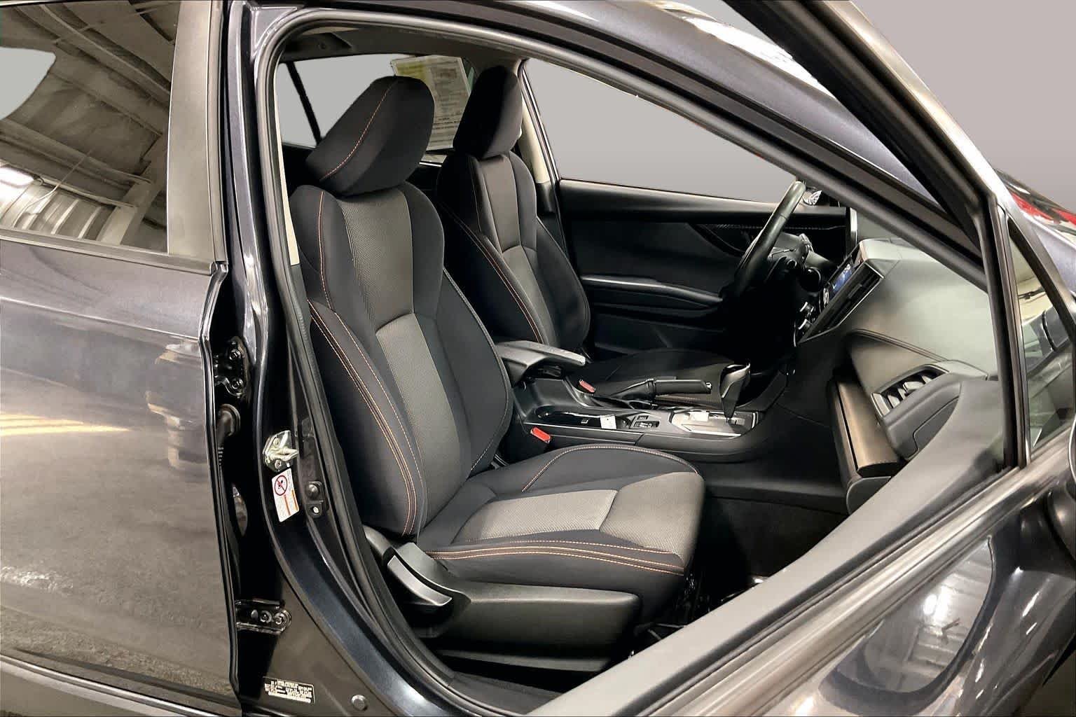 Used 2018 Dark Gray Metallic Subaru Premium image 9