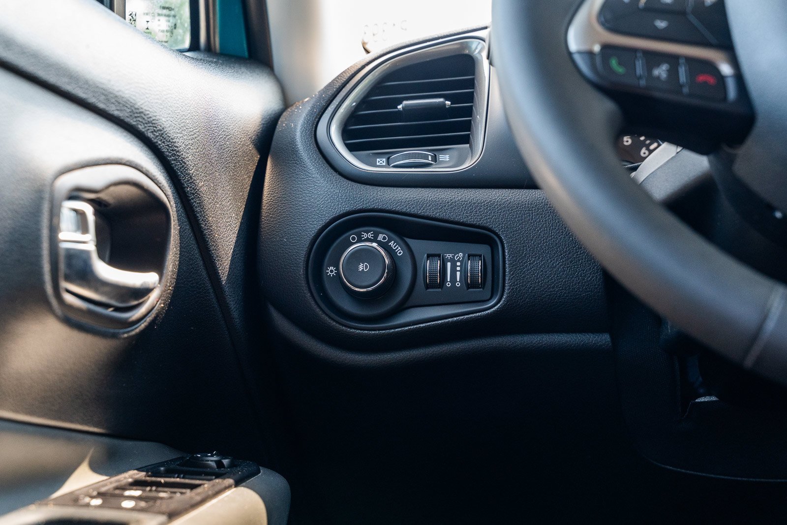 Used 2022 Teal Jeep Latitude image 23