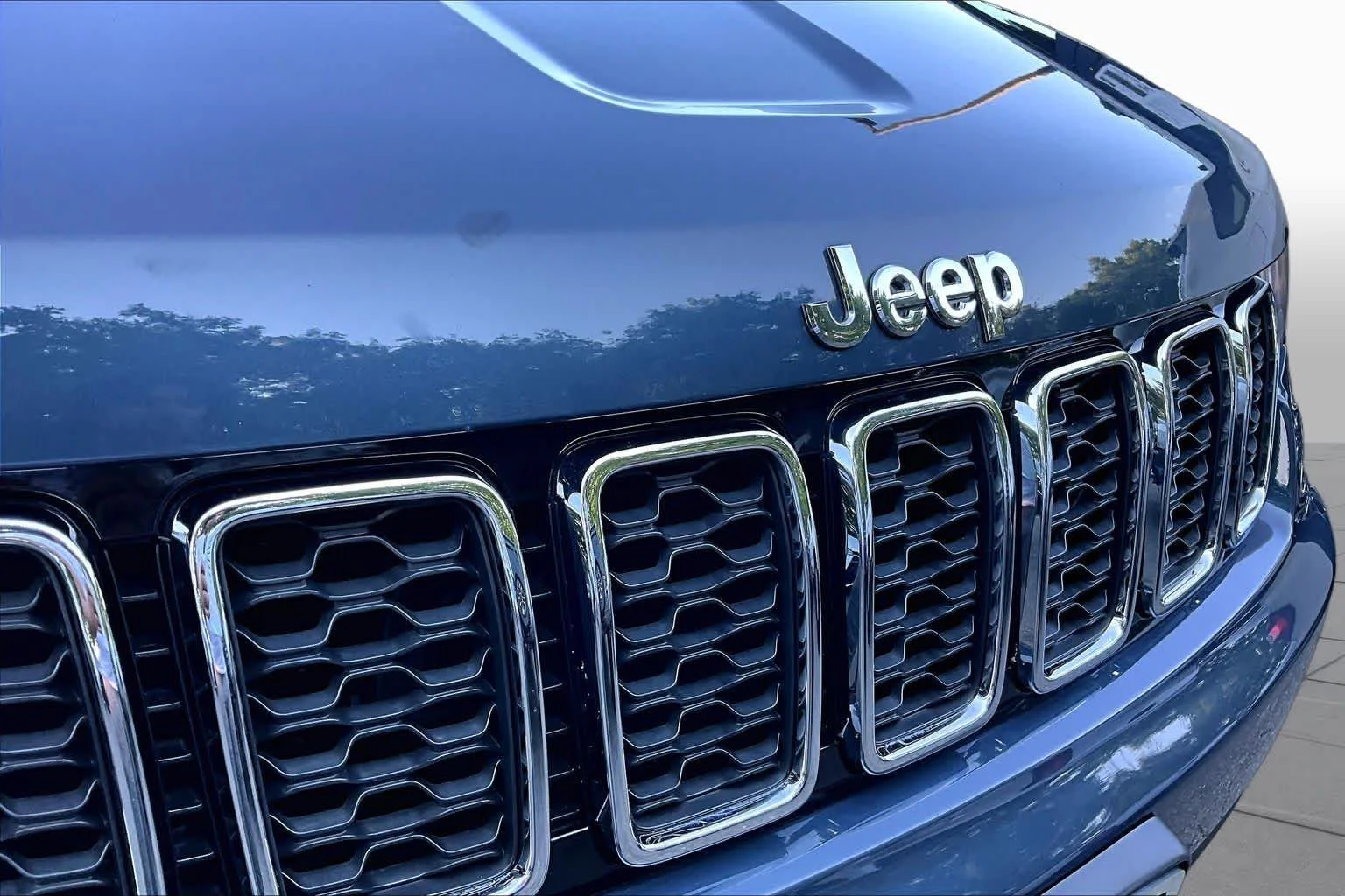 Used 2021 Slate Blue Pearlcoat Jeep Limited image 29