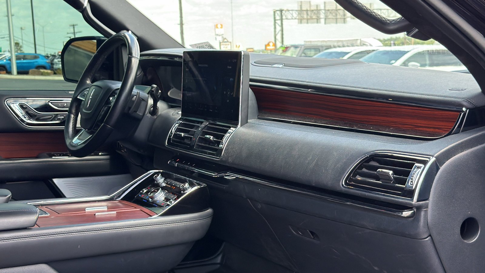 Used 2022 Black Metallic Lincoln Reserve image 23
