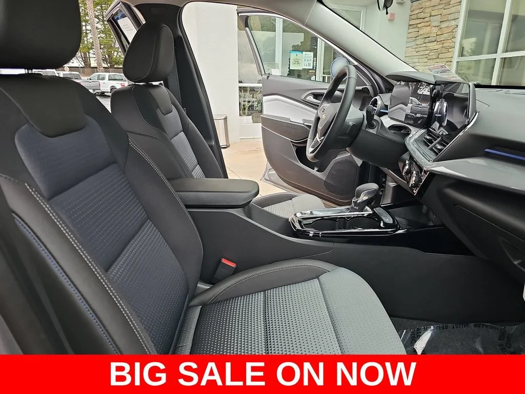 2026 Chevrolet Trax LT - Photo 10