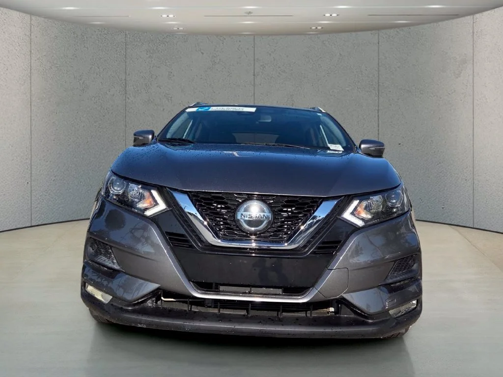 Used 2021 Gray Nissan SV image 8
