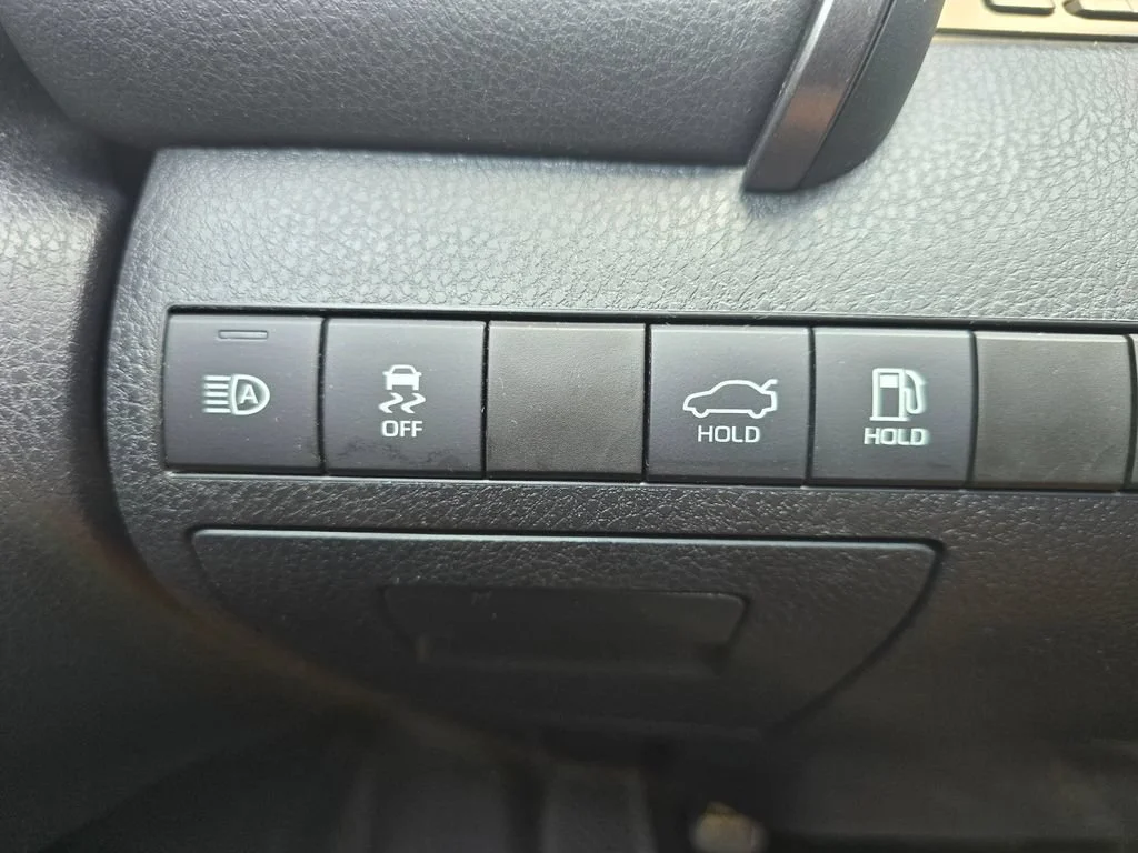 Used 2023 Ice Cap Toyota SE image 21