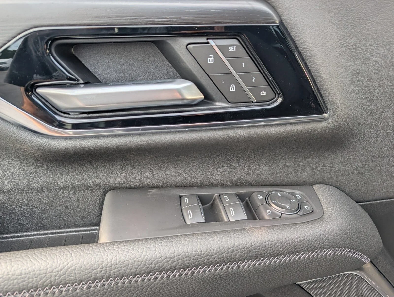 2026 GMC Yukon Denali - Photo 35