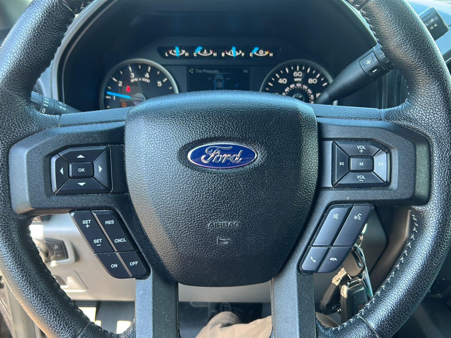Used 2015 Magnetic Metallic Ford XLT image 15