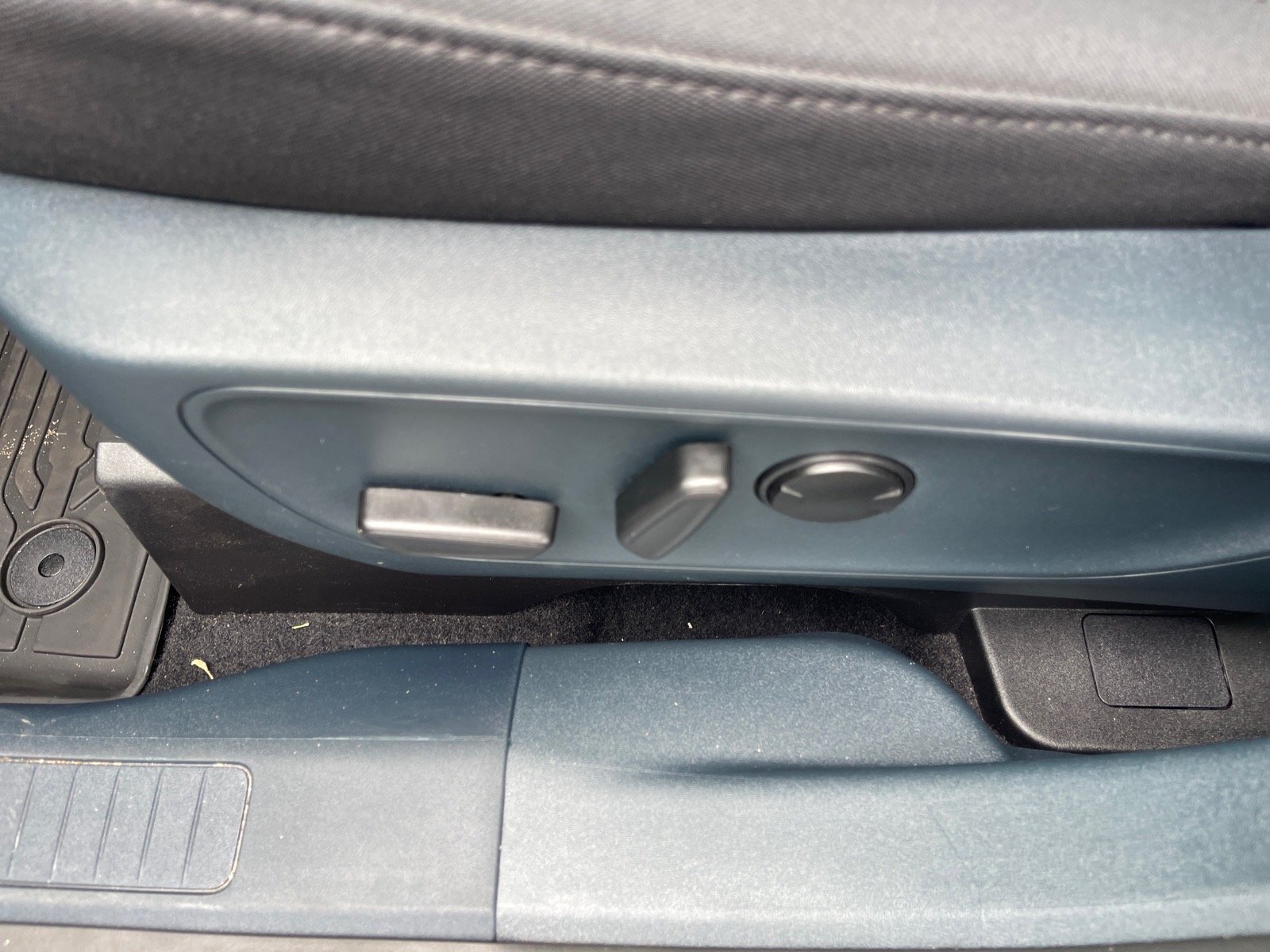 Used 2025 Carbonized Gray Metallic Ford XLT image 9