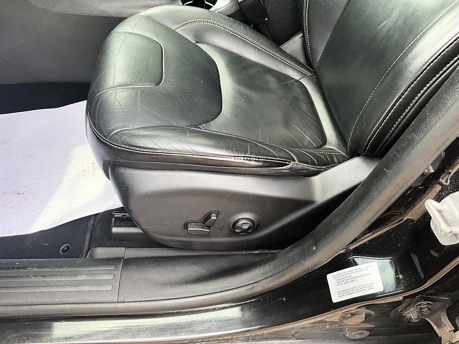 Used 2015 Black Jeep Limited image 15