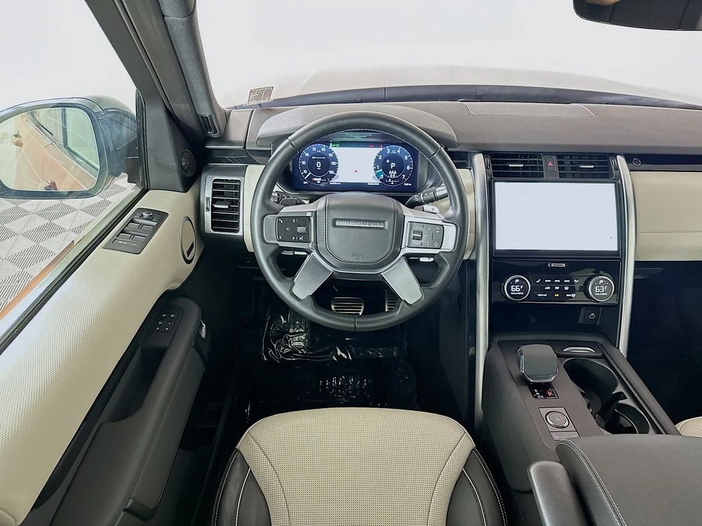 Used 2022 Namib Orange Premium Metallic Land Rover HSE R-Dynamic image 25