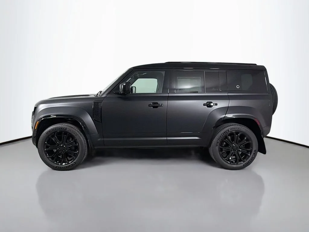 2026 Land Rover Defender OCTA Black - Photo 8