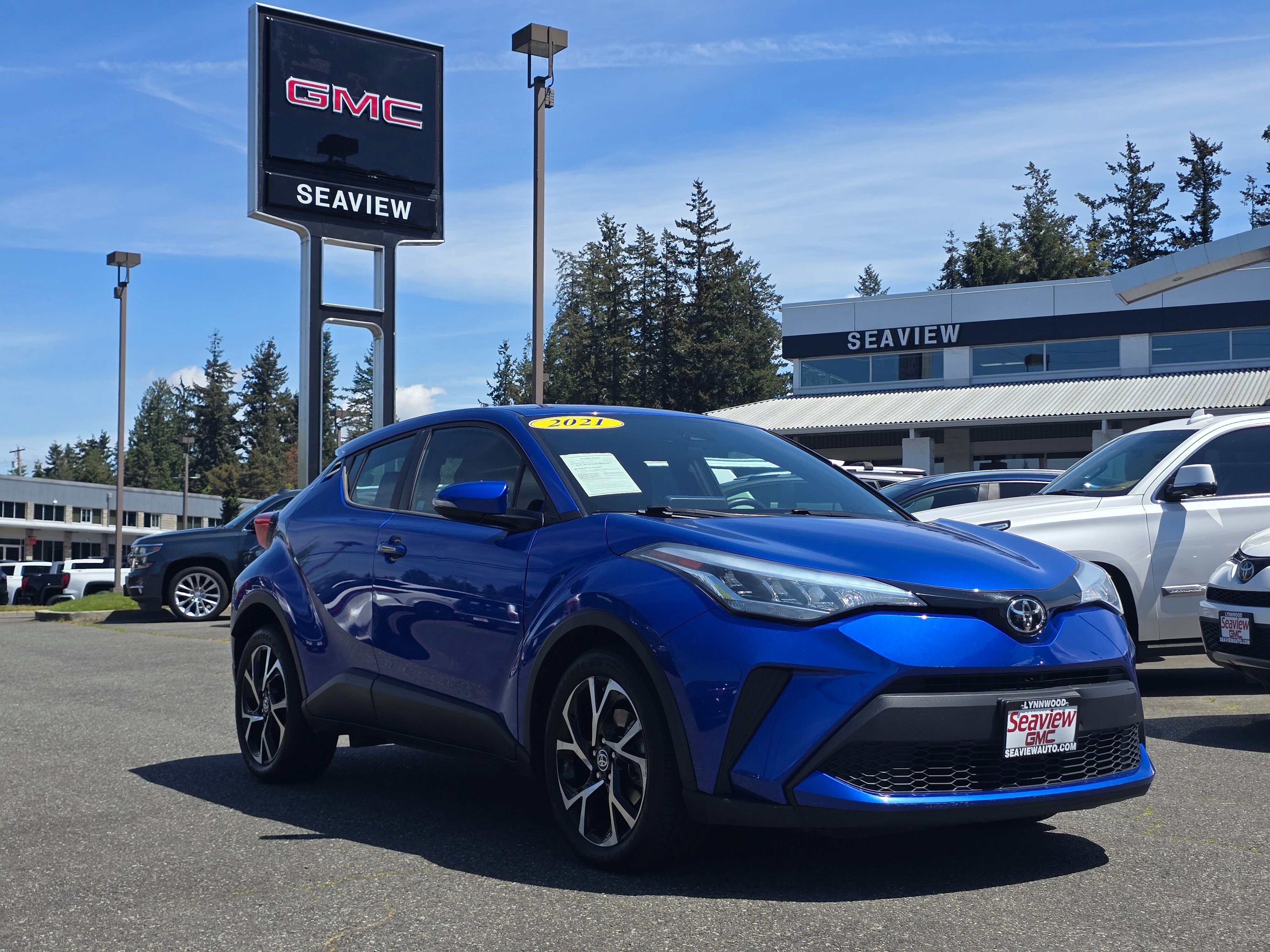 2021 Toyota C-HR XLE's photo