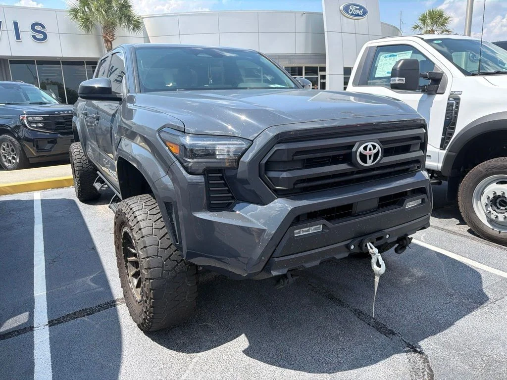 Used 2024  Toyota SR5 image 1