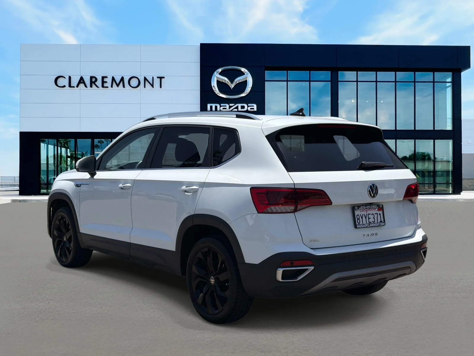 Used 2022 Pure White Volkswagen SEL FWD image 6