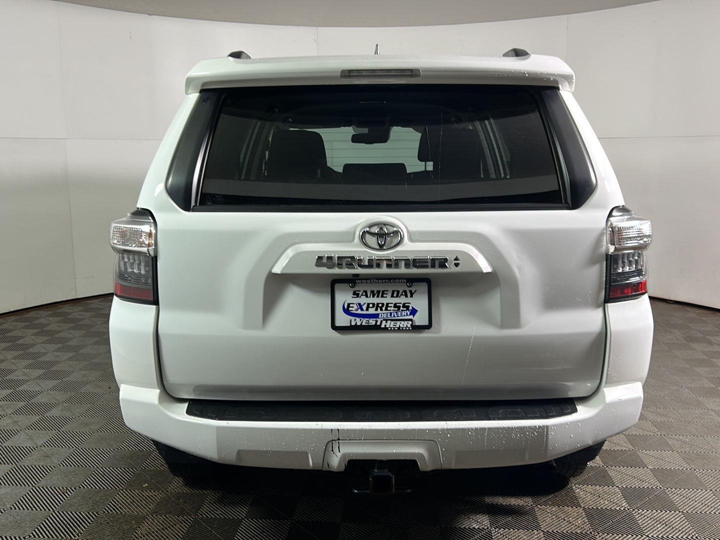 Used 2023 Ice Cap Toyota SR5 image 7