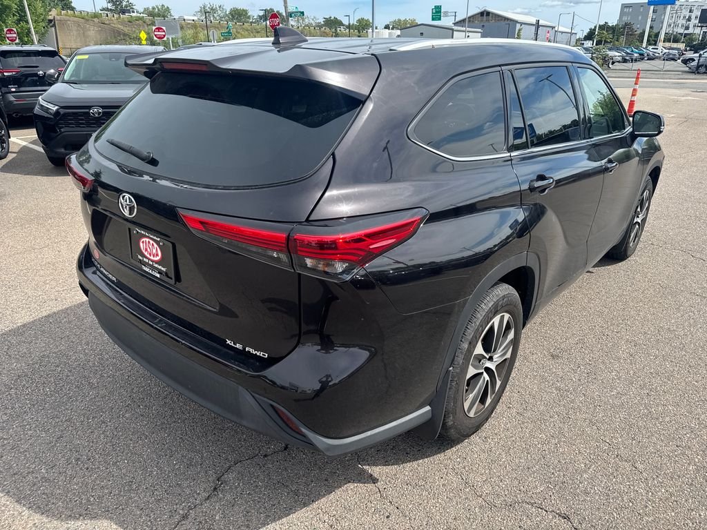 Used 2022 Brown Toyota XLE image 7